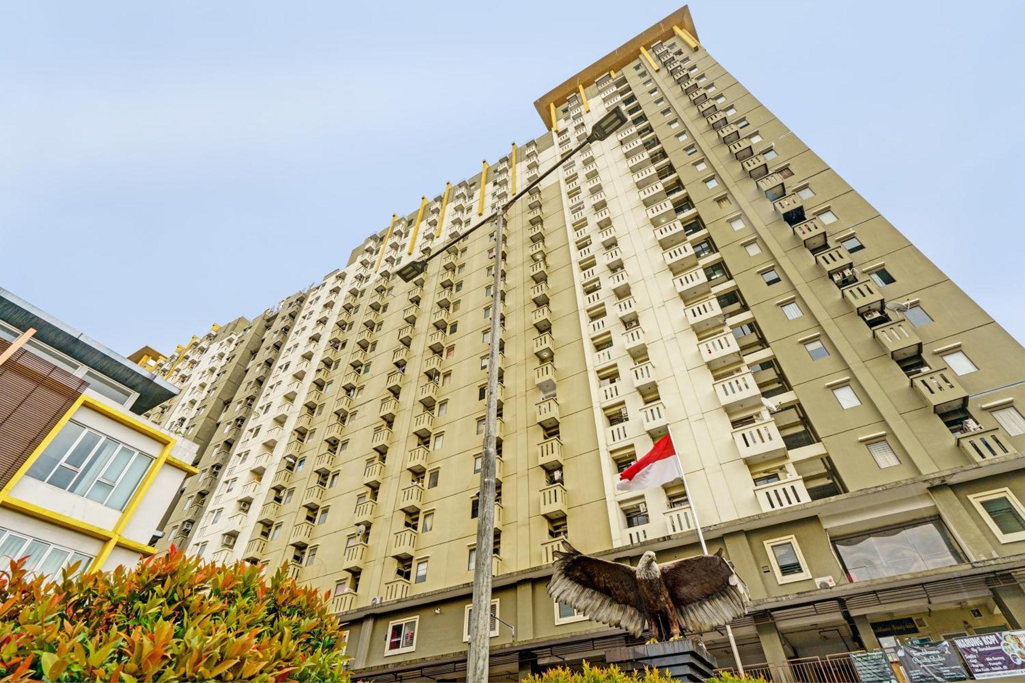 Oyo Life 93170 Apartement Gateway Cicadas By Mr Pro Bandung Exterior photo